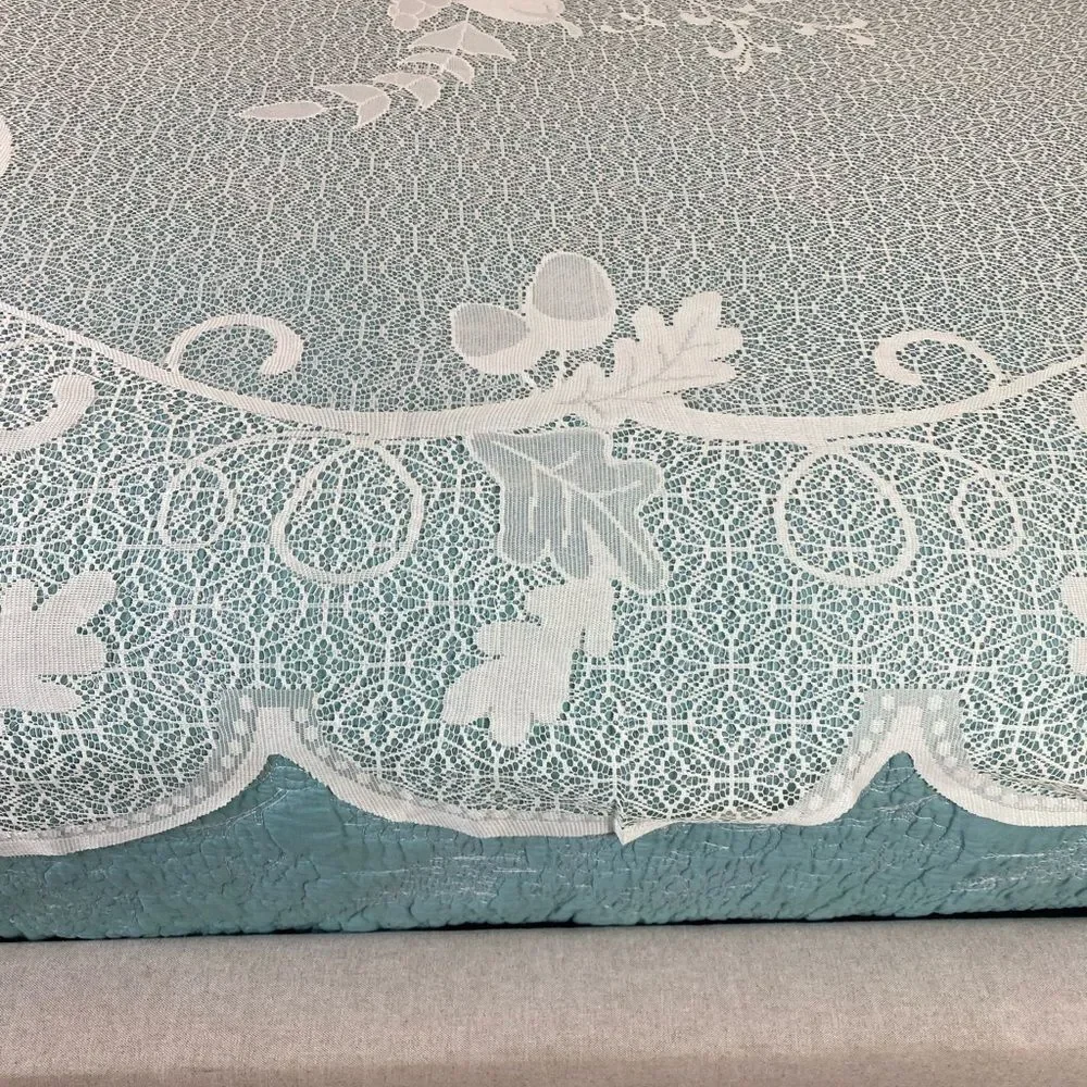 Cornucopia design tablecloth lace cream colored lscalloped edges Thanks Giving